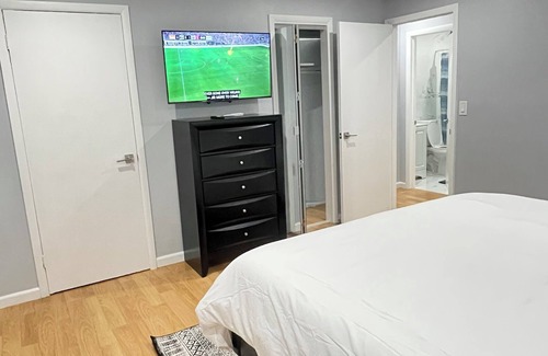 Inwood House | Sophisticated Suite Near JFK Airport
