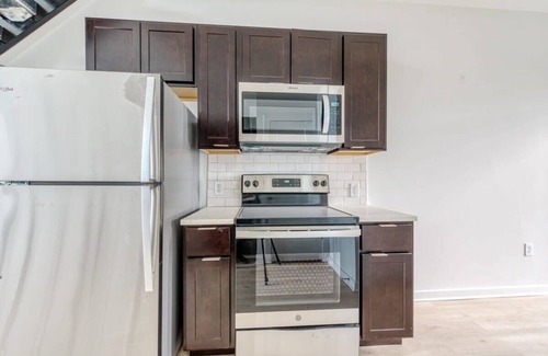 West Philadelphia Apartment | Sosuite | 1BR Loft w W/D, Gym, Lounge