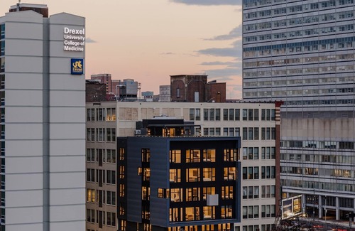 Logan Square Apartment | Sosuite Corner 1bed Apt w Roof Deck, Gym, Laundry