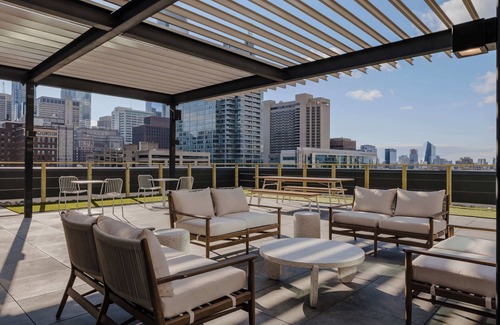 Logan Square Apartment | Sosuite Corner 1bed Apt w Roof Deck, Gym, Laundry