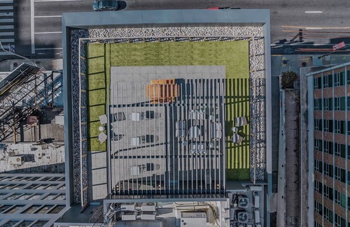 Logan Square Apartment | Sosuite | Corner 1BR Apt w Roof Deck, Gym, Laundry