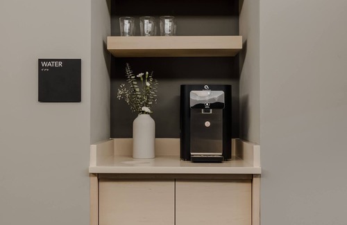 Logan Square Apartment | Sosuite One Bed Apt w Rooftop, Gym, Laundry