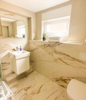 Farmsen - Berne Apartment | Souterrain - Privatwohnung mit Schlafzimmer im Einfamilienhaus