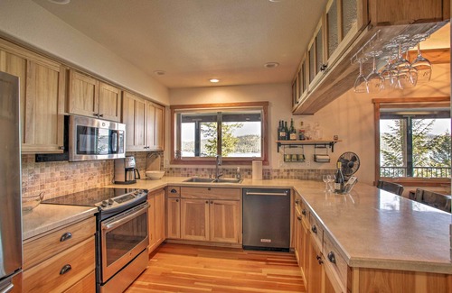 Worley House | South Lake Coeur d'Alene Home w/Dock & Kayaks!