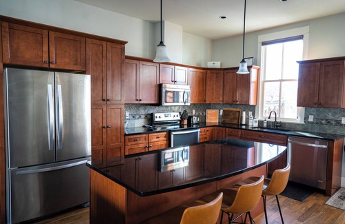 Buena Vista House | South Main Chalet- 2 Units w/Roof Top Deck/Fire Pit