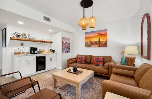 Desert Foothills Estates House | South Mountain FREE HEATED Pool and Hot Tub Walk to trails and park.