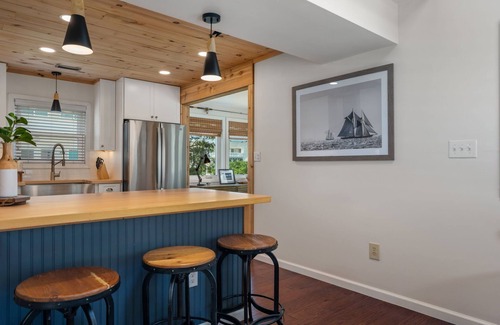 South Nags Head House | South Nags Head 3 Bed 2 Bath Home, Sleeps 8 only 4 Minutes to the beach!