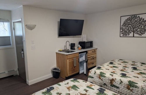 Canaan Apartment | South of the Border VT Room 8