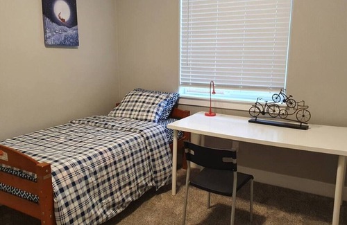 Salem House | South Salem - Close to I-5 and Costco, easy Shop and Eat