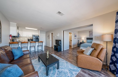 Lake Hamilton Apartment | South Shore 1 bdrm! Game room! Mini-Golf, 2 Pools, Pickleball, Tennis & More!