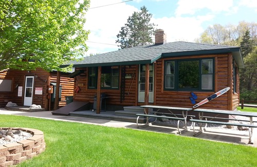 Twin Lake Cabin | South Shore Resort - Blue Jay