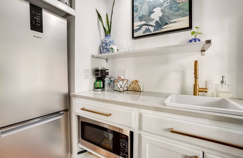 Beach Park Apartment | South Tampa Studio in Desirable Historic District!
