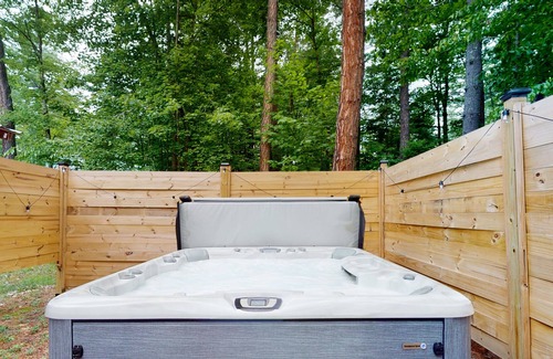 Silver Lake House | South Way Retreat | Dog-friendly house with hot tub & firepit, next to White Lake