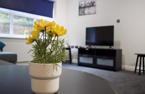 Canklow Apartment | South Yorkshire Cozy 2-bed Apartment with secured parking