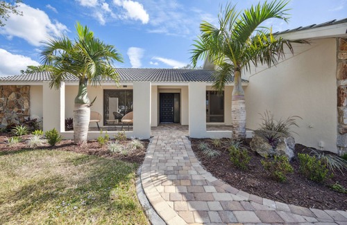 Osprey House | Southbay Yacht and Racquet Club Retreat close to Casey Key and Nokomis Beach
