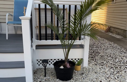 South End Condo | Southend 2 story Condo - 2 blocks to Beach!