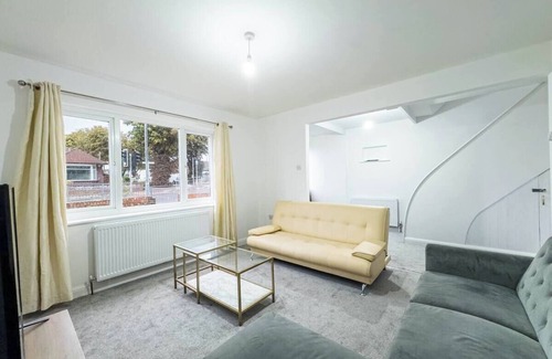 Westcliff-on-Sea House | Southend Retreat KING SUITE luxury stay with parking