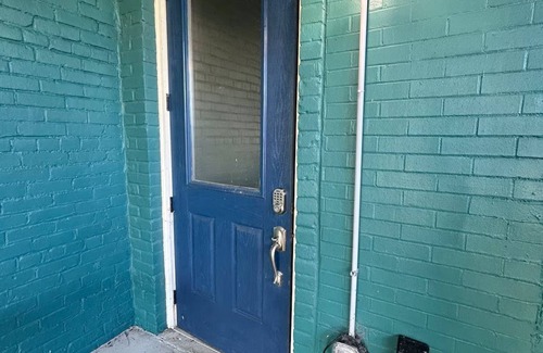 Lawrenceburg Apartment | Southern Charm at Trail Suites Inn, Suite B in Lawrenceburg, KY!