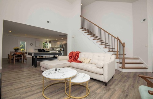 Ashley Oaks House | Southern Comfort- Knoxville Family Getaway