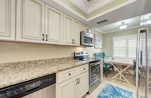 Siesta Key Condo | Southern Exposure | Beachfront Condo w/Water Views & Pool Access