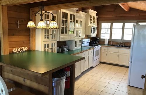 French Lick Cabin | Southern Grace Cabin Hot tub! Super CLEAN! French Lick, IN - Private location!