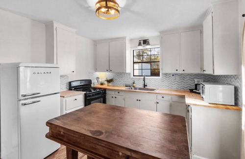 Mooringsport House | Southern Magnolia House with Porch Swing