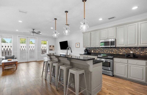 Sunnyside Condo | Southfields Retreat | 4BR Getaway Near Laguna Beach, Carillon & Pier Park