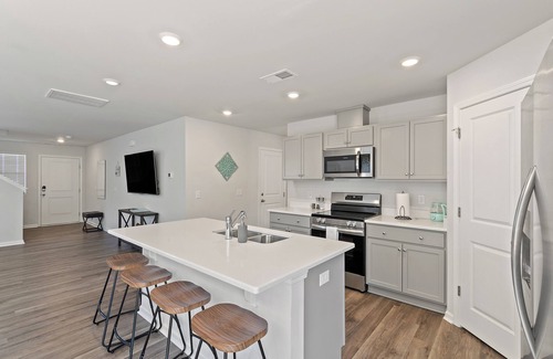 Southport House | Southport Retreat! Beautiful 3 BR house! Family-oriented and pet-friendly!