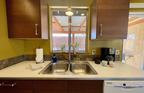 Twentynine Palms House | Southwest Modern ツ Private Pool ❤︎ 3 miles to north gate JTNP ツ AC ❤︎ Fireplace