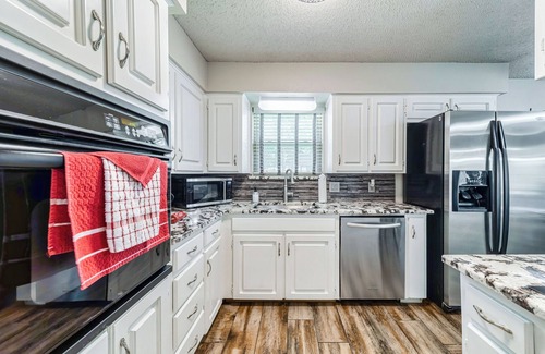 North Richland Hills House | Southwestern Pool Oasis: Close to DFW, Six Flags, Cowboys, Rangers, Stockyards