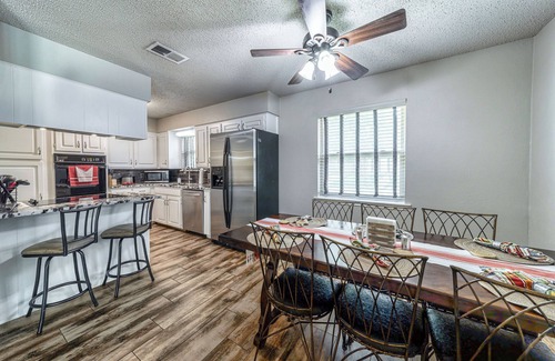 North Richland Hills House | Southwestern Pool Oasis: Close to DFW, Six Flags, Cowboys, Rangers, Stockyards
