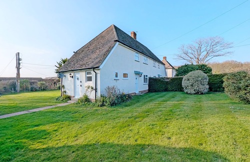 East Ashling Cottage | Southwood Farm Cottage - a cottage that sleeps 4 guests in 2 bedrooms