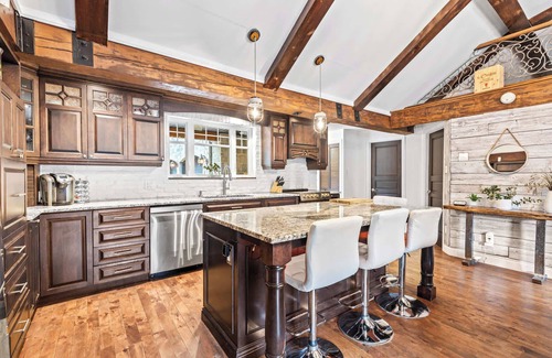 Saint-Brigitte-de-Laval Ski Chalet | Spa and river - Le Riverain