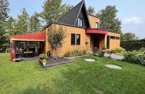 Pohenegamook Ski Chalet | Spa and Lake - Chalet Joy-o