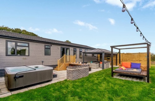 Raywell Ski Chalet | Spa Lookout (Pet Garden)