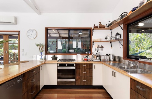 Doonan House | Spa with beautiful view, cozy fireplace - Beach 10 km - Eumundi Markets 6 km