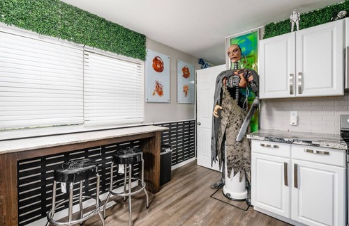 Obetz House | Space Camp - 4 Bedroom Ranch with Barcade, Playground and Gameroom