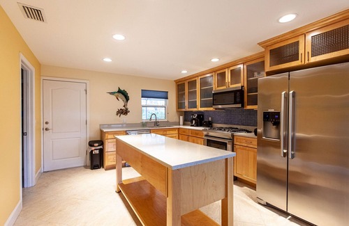 Harbor Heights Cottage | Space Coast Family Getaway Beach+Pool+Spa The Sea Turtle Cottage