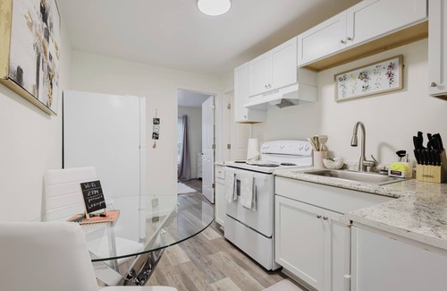 Lexington Apartment | Space That Feels Homely Newly Renovated Unit 2 Your Perfect Home Away from Home