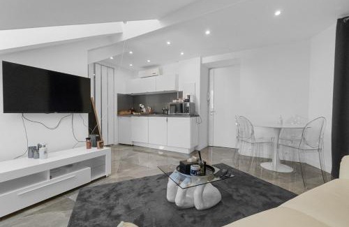 Cannes City Centre Apartment | Spacieux 1 chambre avec baignoire balnéo