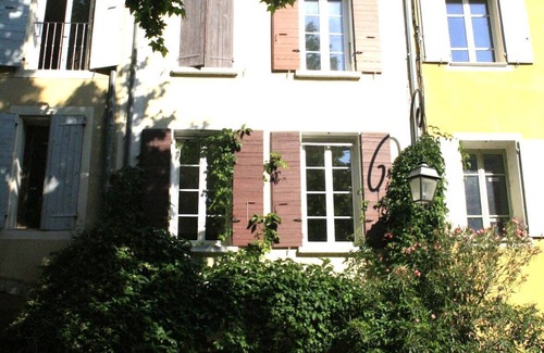 Buis-les-Baronnies Apartment | Spacieux Appartement Avec Jardinet Dans Maison D'artiste-peintre en Centre-ville