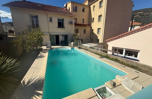 Amelie-les-Bains-Palalda Apartment | Spacious A/C F4, terrace, garage for 8, city-center Amélie-les-Bains
