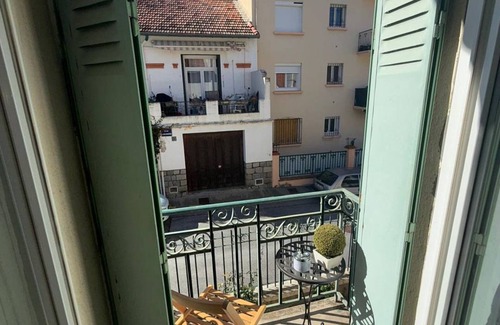 Amelie-les-Bains-Palalda Apartment | Spacious A/C F4, terrace, garage for 8, city-center Amélie-les-Bains