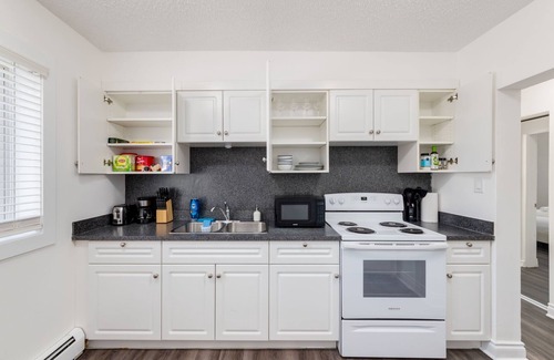 Connaught Apartment | *Spacious* 1 BED APT DT Calgary!