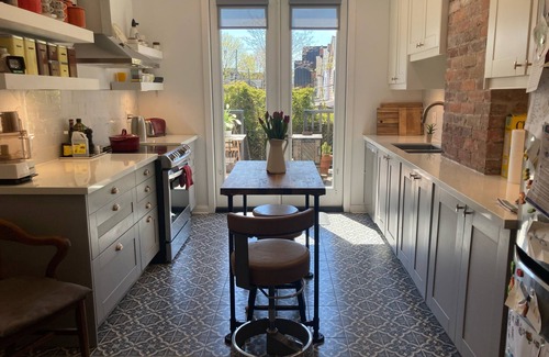 Little Portugal Apartment | Spacious 1-bed home-from-home apt w/garden. Little Portugal