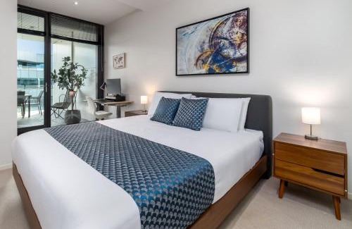 City East Apartment | Spacious 1-Bed with View in Central Location