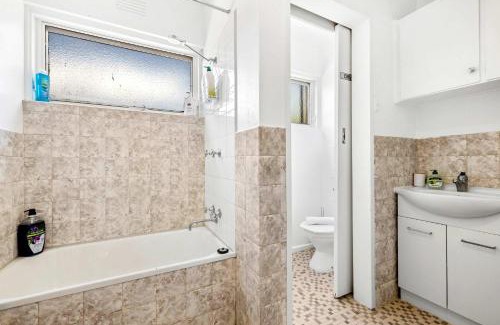 Glenroy Apartment | Spacious 1-Bedroom Apartment with Car Space