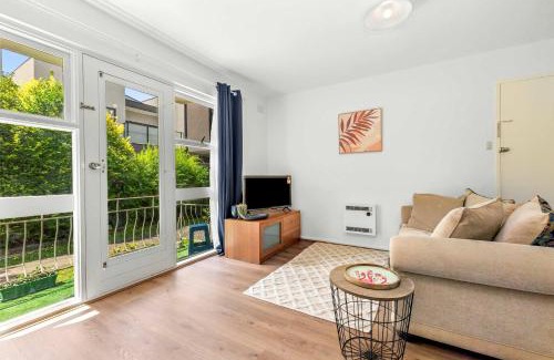 Glenroy Apartment | Spacious 1-Bedroom Apartment with Car Space