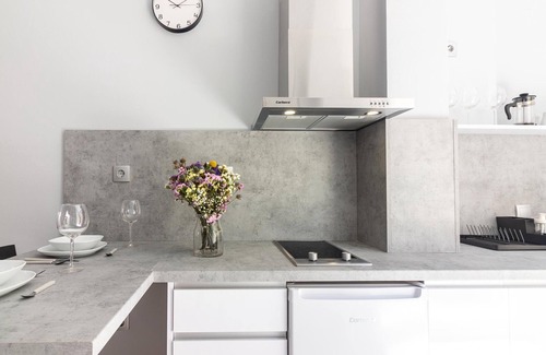 Ensanche Centro Apartment | Spacious 1-Bedroom Apartment in Central Malaga with French Balcony and High-Speed WiFi