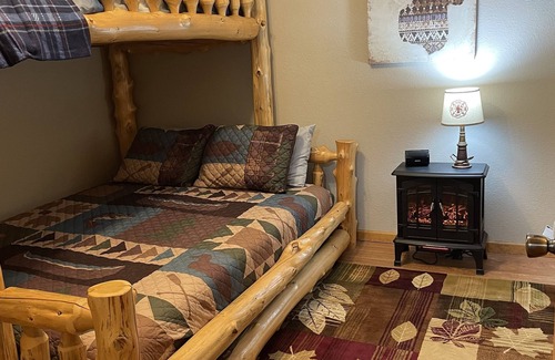 Macon Cabin | Spacious 12-bedroom 10-Bath Cedar accented lodge in Picturesque Macon Missouri